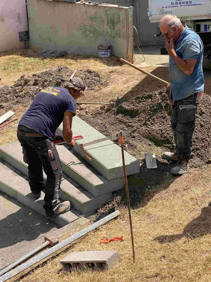Maçons spécialisés construction escalier en béton Geispolsheim